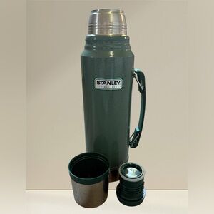 STANLEY Classic Hammertone Green Vacuum Insulated Thermos 2000’s Era S. Steel